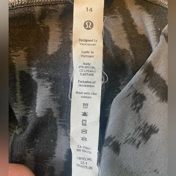 Lululemon Base Pace Size 14 leggings, rare gray and black pattern - Picture 2 of 5